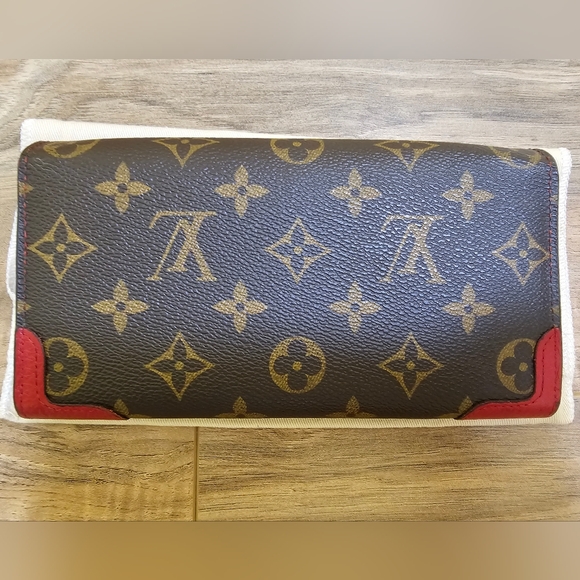 LOUIS VUITTON 2015 LV Monogram Sarah Retiro Wallet - Picture 6 of 17